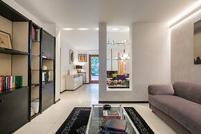 Ponte Rosso Modern by Mmega