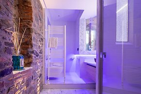 Ponte Rosso Modern by Mmega