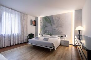 Ponte Rosso Modern by Mmega