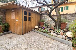 Ponte Rosso Modern by Mmega