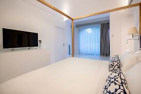 Luxury Apartment with Garden and Pool