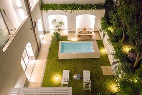 Luxury Apartment with Garden and Pool