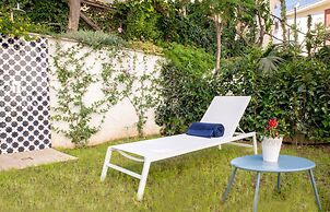 Luxury Apartment with Garden and Pool