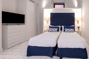 Luxury Apartment with Garden and Pool