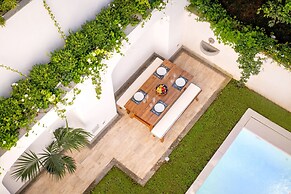 Luxury Apartment with Garden and Pool