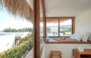 Amber Lombok Beach Resort