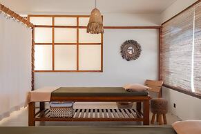 Amber Lombok Beach Resort