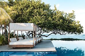 Amber Lombok Beach Resort