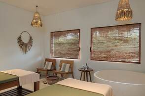 Amber Lombok Beach Resort