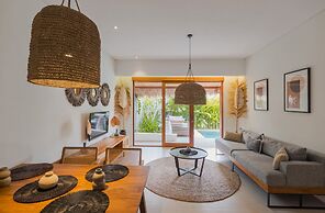 Amber Lombok Beach Resort