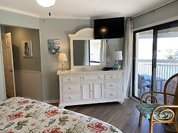 Tilghman Lakes H4 3 Bedroom Condo by RedAwning