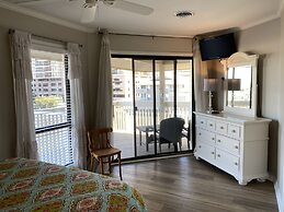 Tilghman Lakes H4 3 Bedroom Condo by RedAwning
