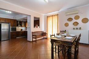 Stunning Comfortable Family House in Chania