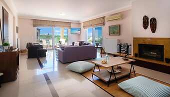 Stunning Comfortable Family House in Chania