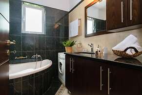 Stunning Comfortable Family House in Chania