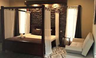 Tropical Suites & Villas