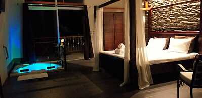 Tropical Suites & Villas