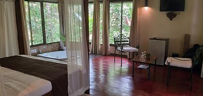 Tropical Suites & Villas