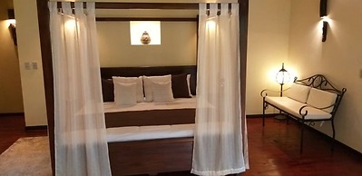 Tropical Suites & Villas