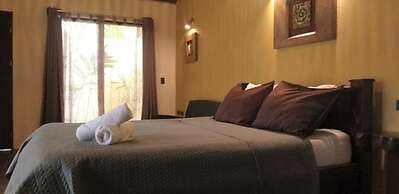 Tropical Suites & Villas