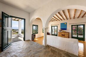 Traditional Villa 5 Mins on Foot From the Beach