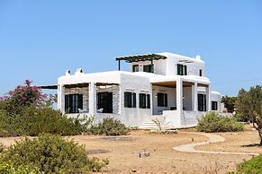 Traditional Villa 5 Mins on Foot From the Beach