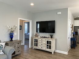 #2209 2 Bedroom Cottage by RedAwning