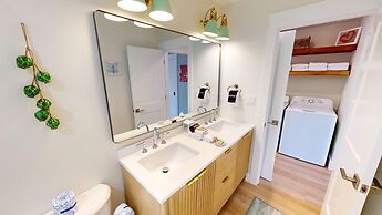 SPC3209 is an upstairs 2 BR with Canal Views RedAwning by RedAwning