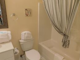 Wedgewood #523 2 Bedroom Condo by RedAwning