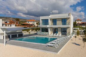 Villa Andromeda Sea Caves