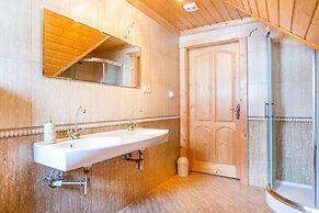 Beautiful Large Villa in Tylmanowa