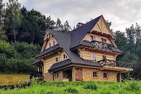 Beautiful Large Villa in Tylmanowa