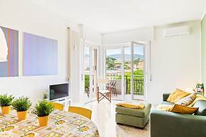 Chiavari Colorful Flat with Garage