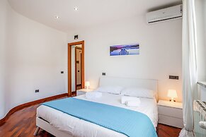 Bari Waterfront Apartment