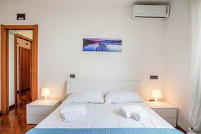 Bari Waterfront Apartment