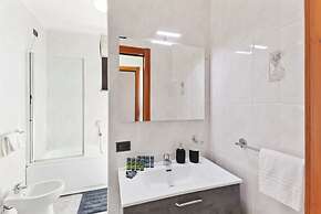 Bari Waterfront Apartment