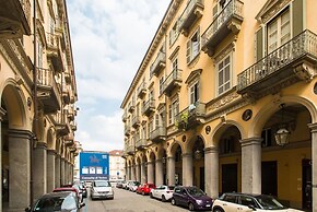 Porta Nuova Central Flat with Balcony