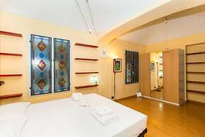 Porta Nuova Central Flat with Balcony