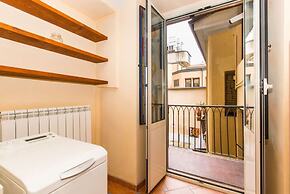 Porta Nuova Central Flat with Balcony