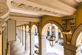 Porta Nuova Central Flat with Balcony