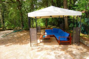 Monte Malbe Charming Villa with Garden and Parking