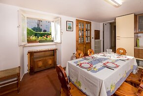 Borgo Santa Lucia Apartment with Private Parking & Garden