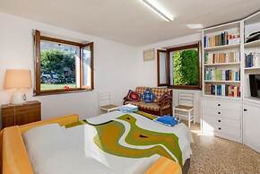Borgo Santa Lucia Apartment with Private Parking & Garden