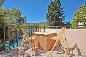 Seafront Apartment Dana