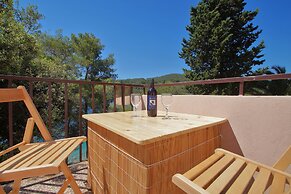 Seafront Apartment Dana