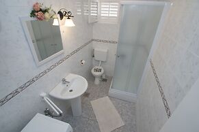 Seafront Apartment Dana