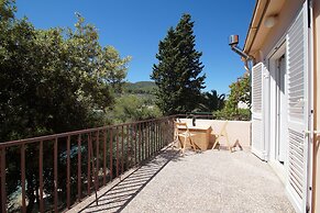 Seafront Apartment Dana