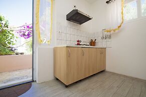 Seafront Apartment Dana