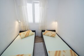 Seafront Apartment Dana