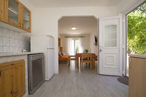 Seafront Apartment Dana